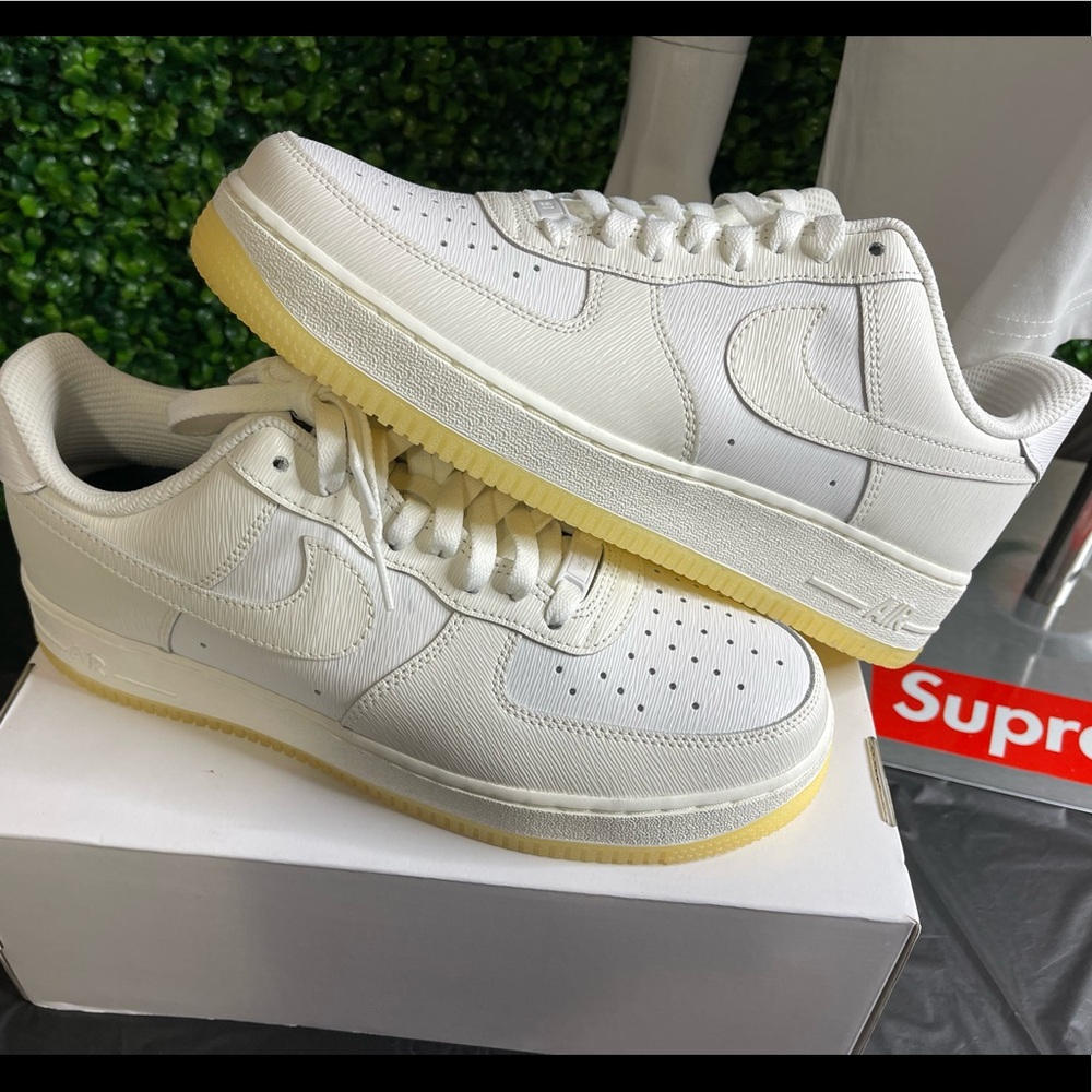 AiR FORCE 1 LOW (PREMIUM) (Sz 9.5)